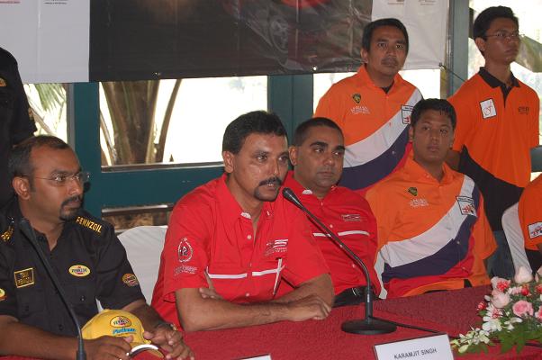 karamjit-singh-talking-about-his-new-role-as-proton-s2000-driver-for-aprc-with-jagdev-singh-as-co-driver