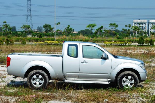 navara king cab for sale