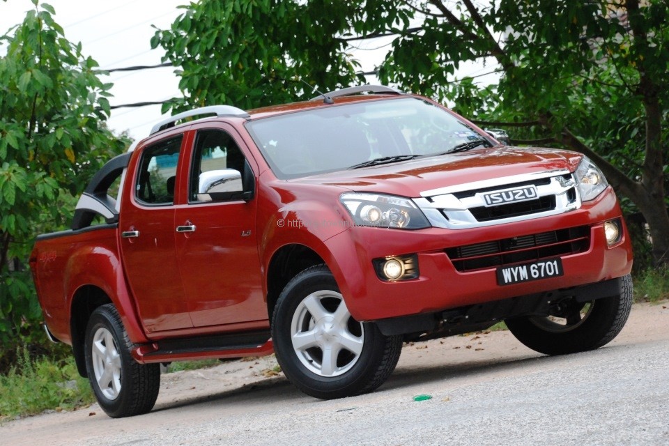 Isuzu DMAX Video Review  Drive