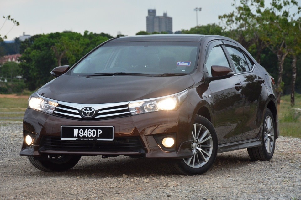 test drive toyota altis 2014 #3