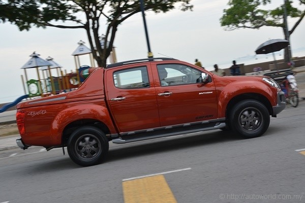 Isuzu D-Max V-Cross - Road Test Review 