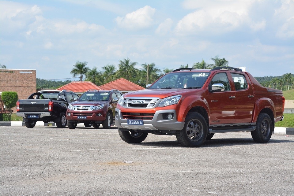 Isuzu V-Cross D-Max Review  Is It A True Pick-Up? Engine